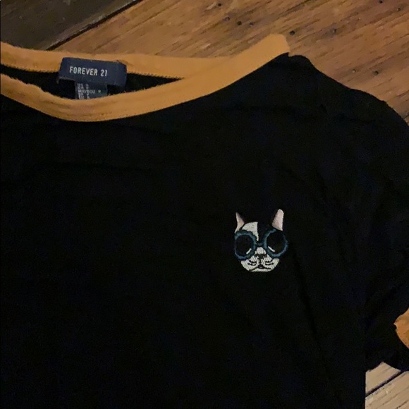 Black Forever 21 t-shirt with cat embroidery - Picture 2 of 2
